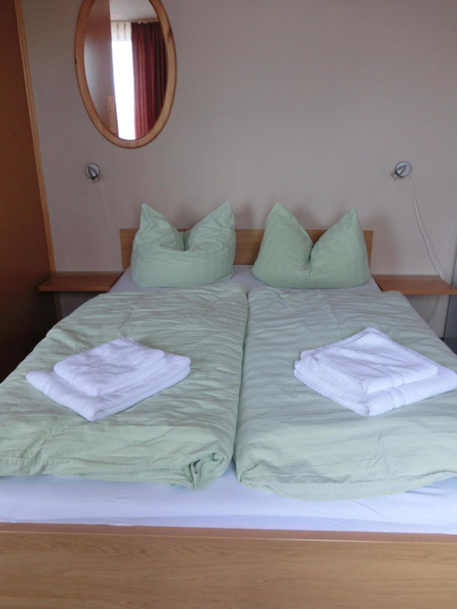 Hotel Am Kleinbahnhof Emden Ngoại thất bức ảnh