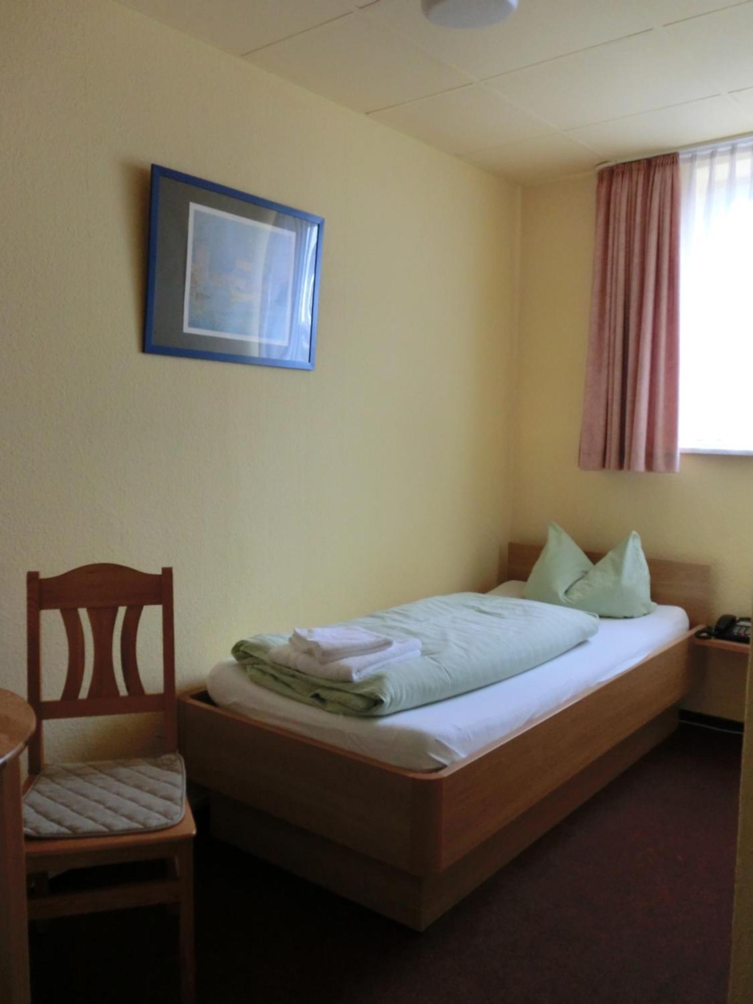 Hotel Am Kleinbahnhof Emden Ngoại thất bức ảnh