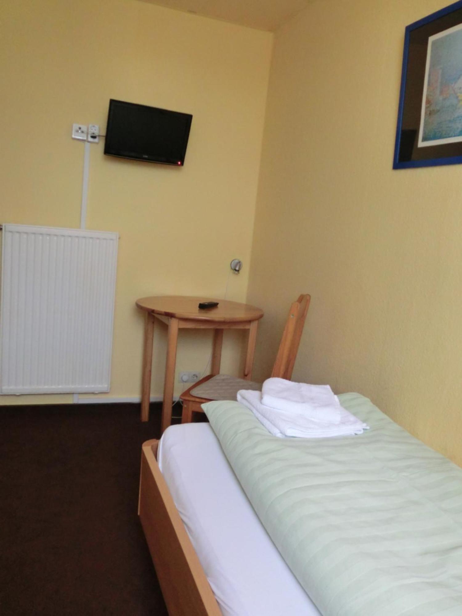 Hotel Am Kleinbahnhof Emden Ngoại thất bức ảnh