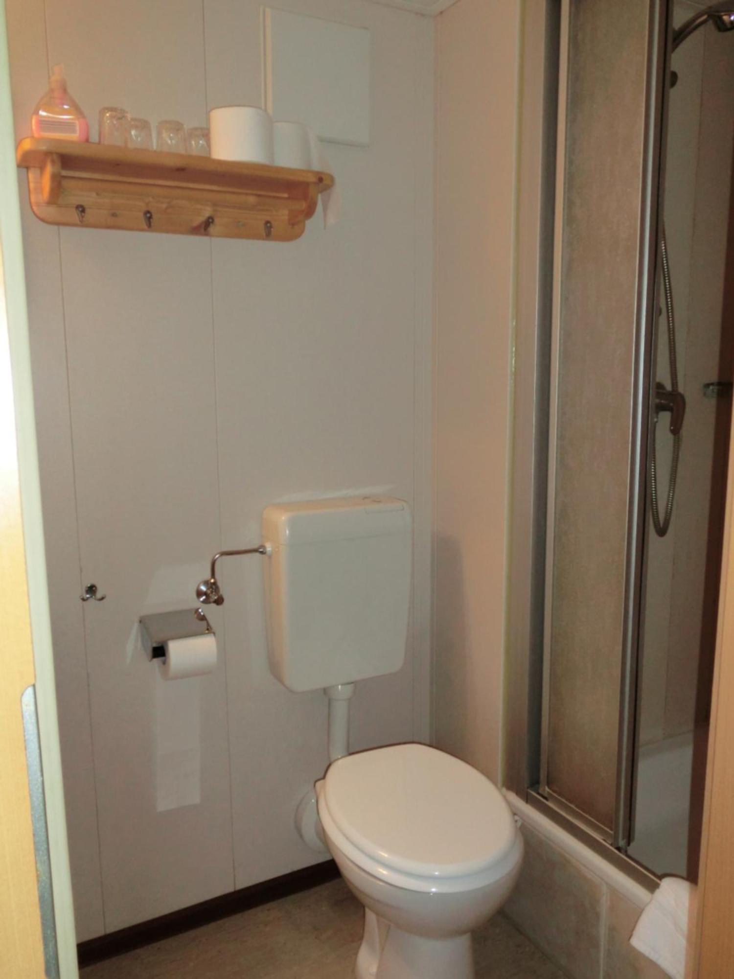 Hotel Am Kleinbahnhof Emden Ngoại thất bức ảnh