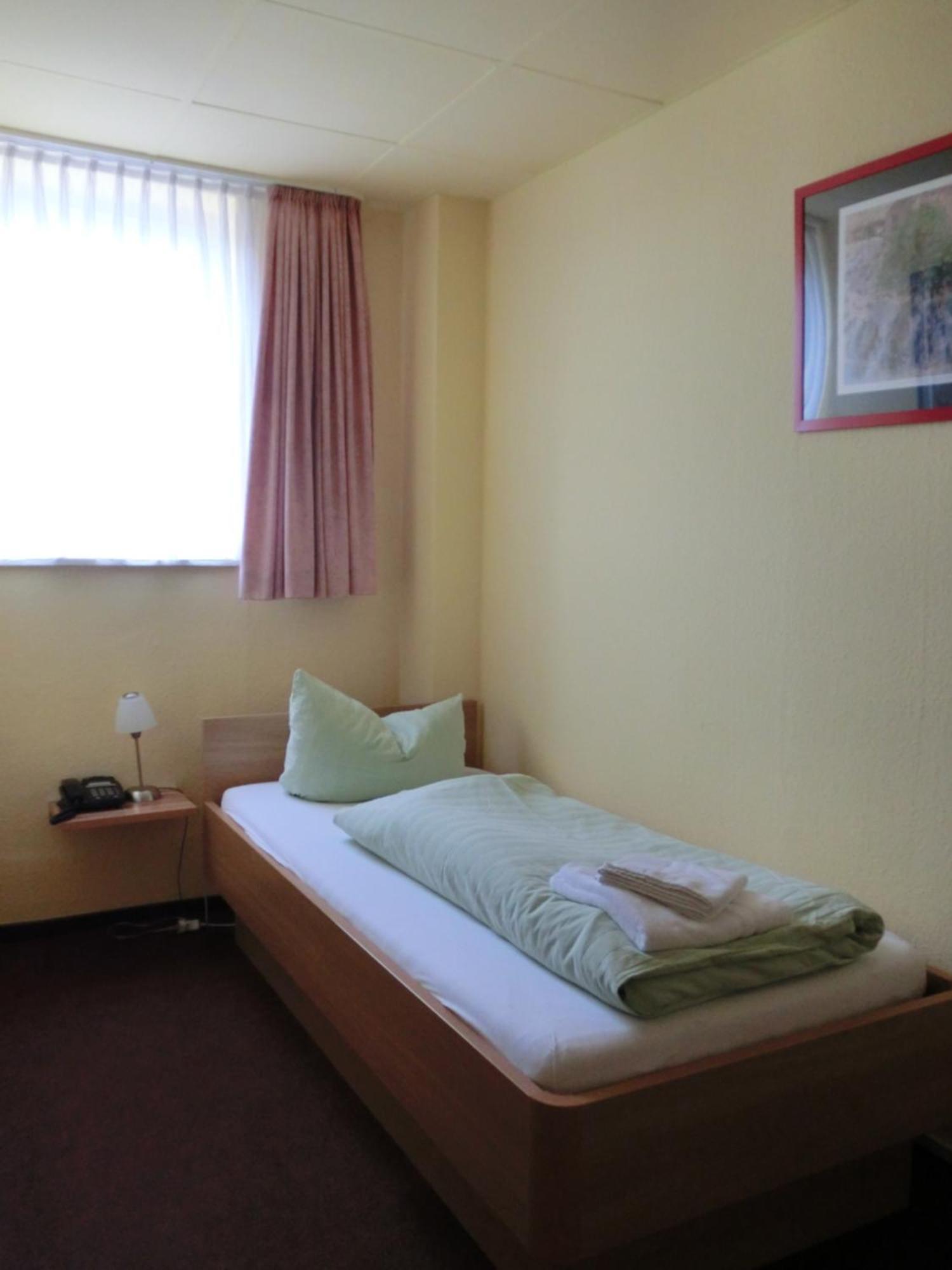 Hotel Am Kleinbahnhof Emden Ngoại thất bức ảnh