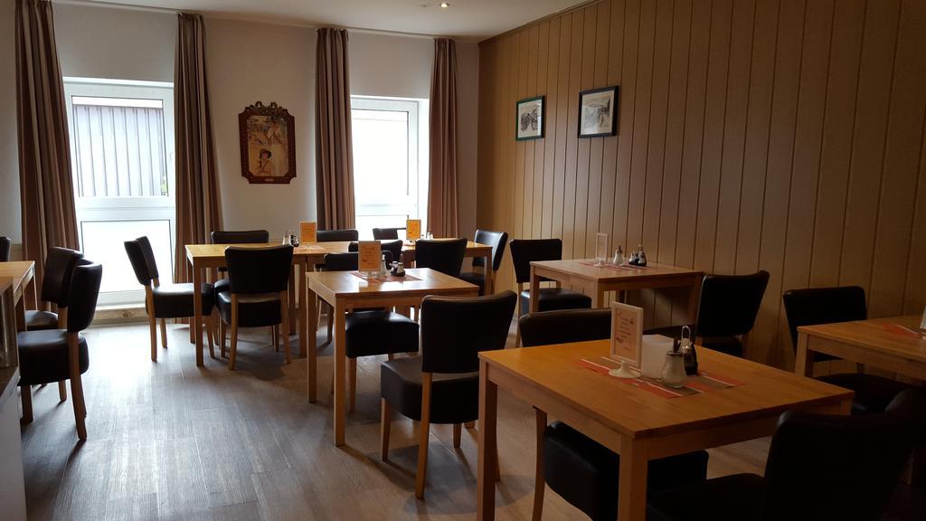 Hotel Am Kleinbahnhof Emden Ngoại thất bức ảnh